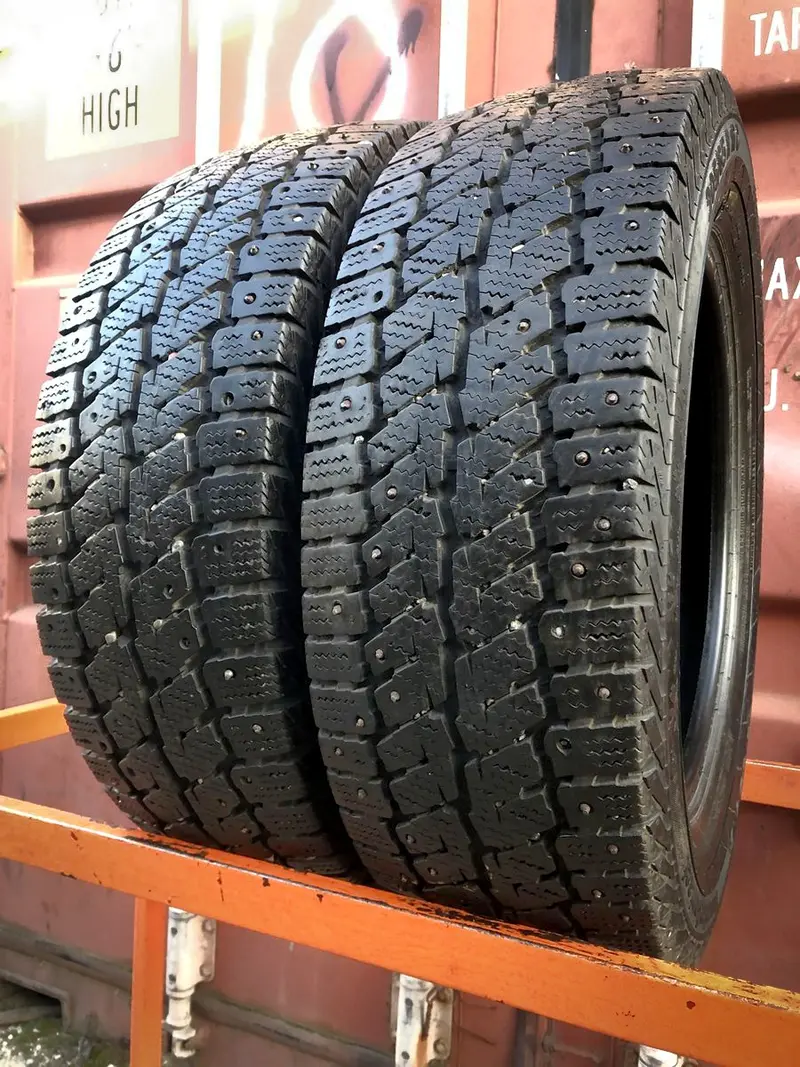 Пара б/у шин 205/65 R16C Continental VancoIceContact