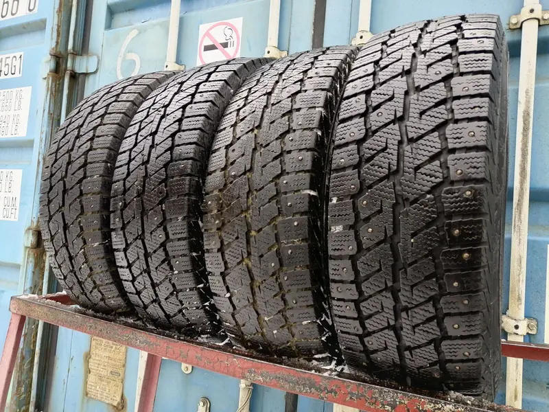 Комплект б/у шин 205/65 R16C Continental VancoIceContact