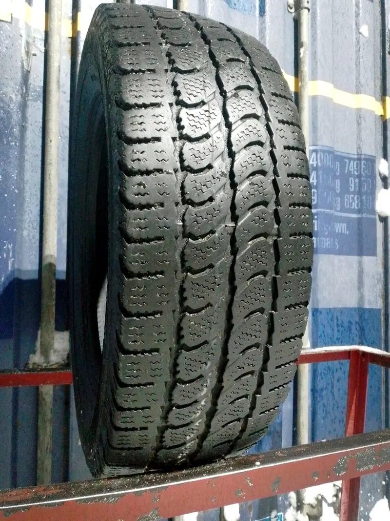 Б/у шина 205/65 R16C Continental Vanco Viking Contact 2