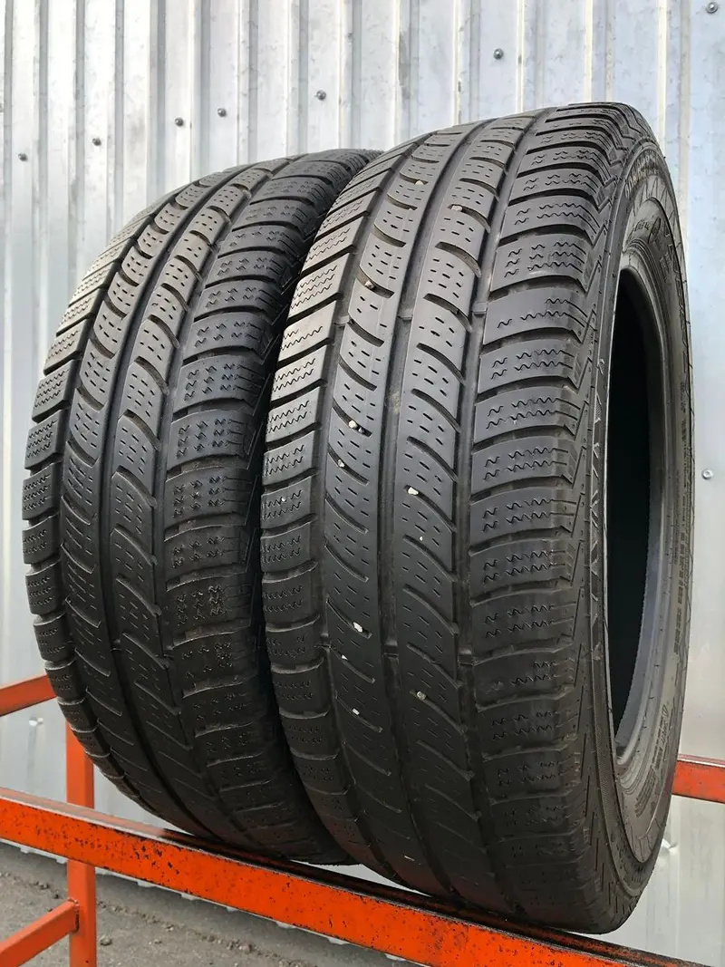 Пара б/у шин 205/65 R16C Continental VancoWinter 2