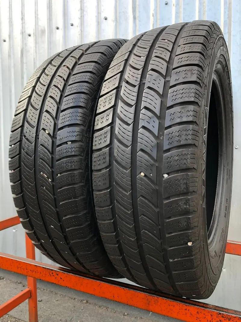 Пара б/у шин 205/65 R16C Continental VancoWinter 2