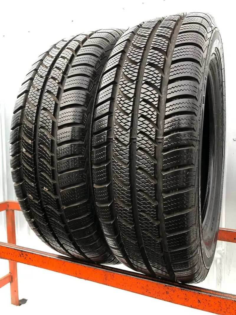 Пара б/у шин 205/65 R16C Continental VancoWinter 2