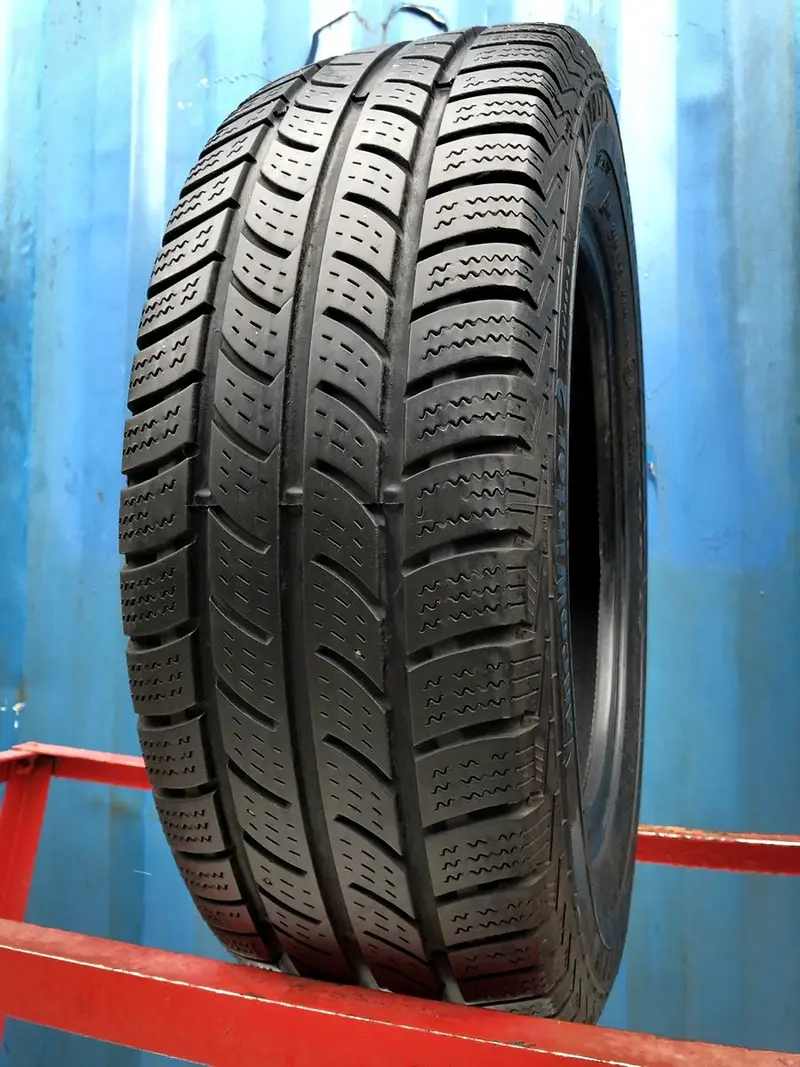 Б/у шина 205/65 R16C Continental VancoWinter 2