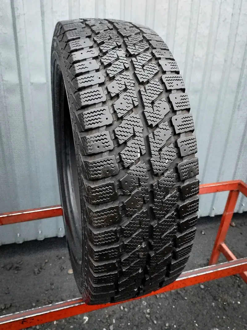 Б/у шина 205/65 R16C Gislaved Nord Frost VAN