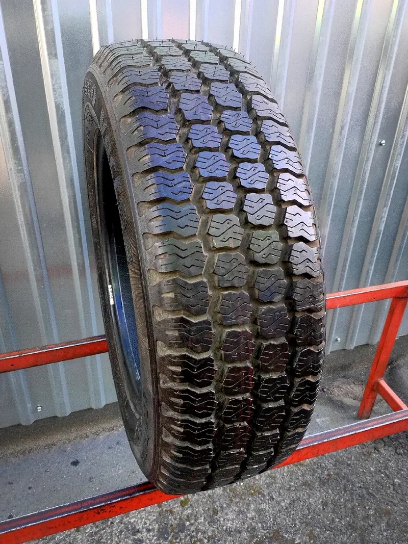 Б/у шина 205/65 R16C Goodyear Cargo Vector
