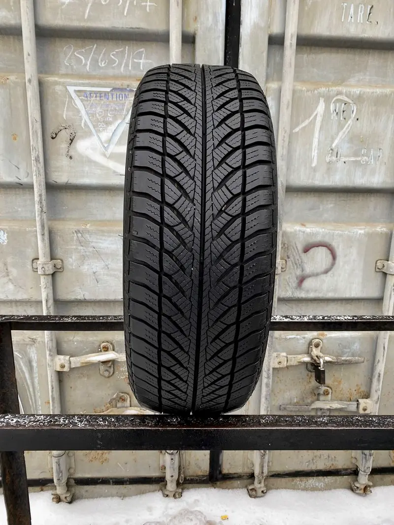 Б/у шина 205/65 R16 Goodyear Ultra Grip 8 Performance