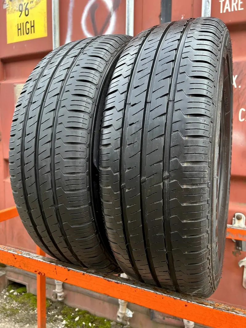 Пара б/у шин 205/65 R16C Hankook Vantra LT RA18