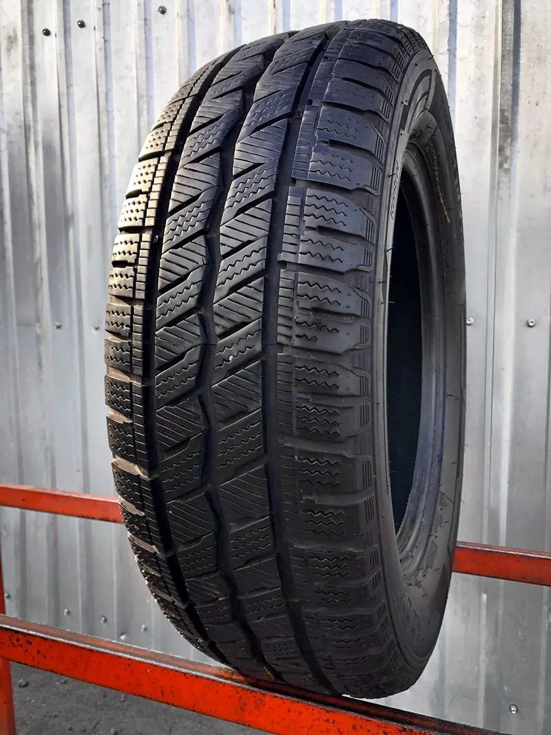 Б/у шина 205/65 R16C Hankook Winter i Cept LV RW12