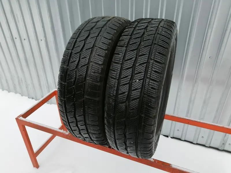 Пара б/у шин 205/65 R16C Hankook Winter i Cept LV RW12