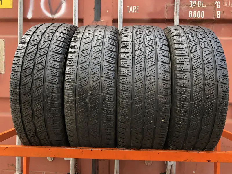 Комплект б/у шин 205/65 R16C Hankook Winter i Cept LV RW12