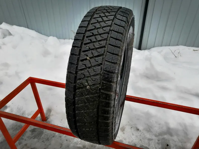 Б/у шина 205/65 R16C Lassa Wintus 2