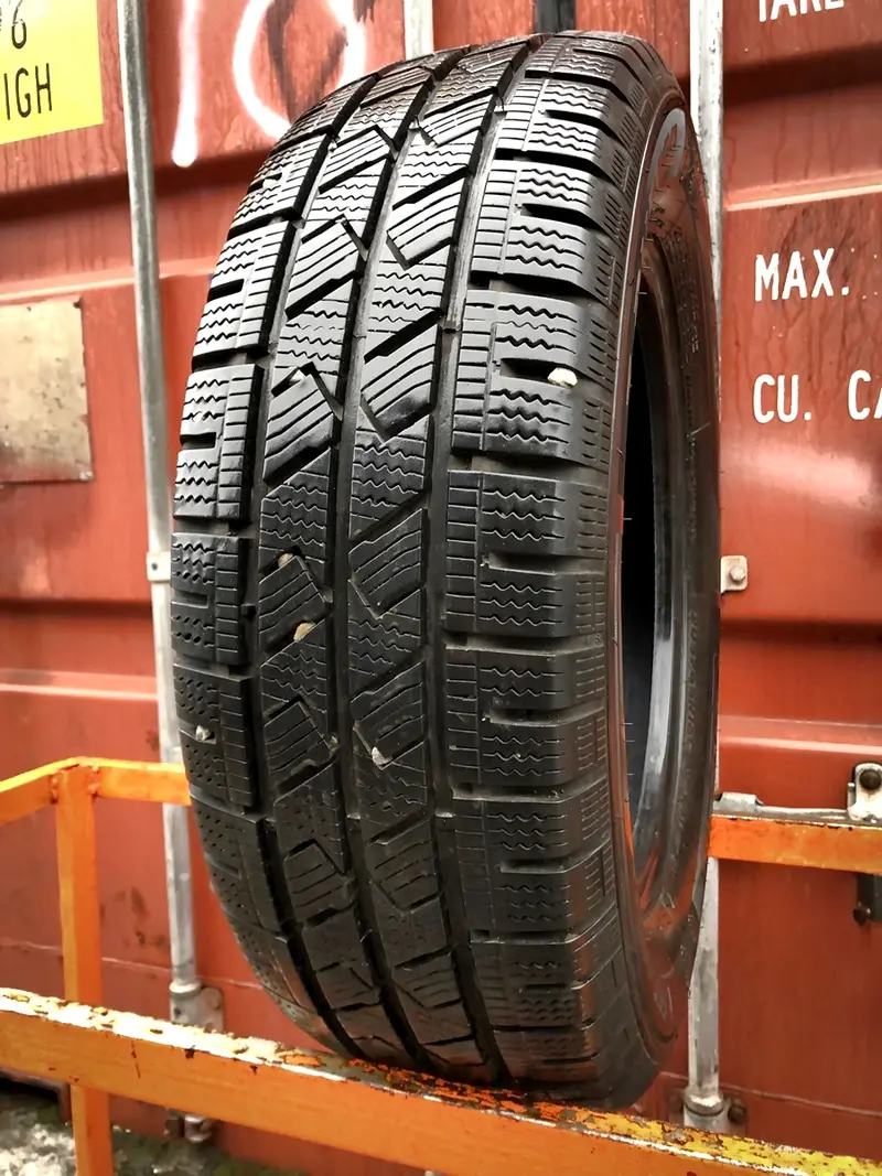 Б/у шина 205/65 R16C Laufenn I Fit Van