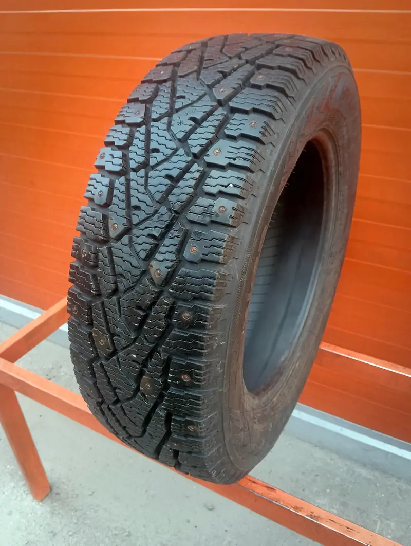 Б/у шина 205/65 R16C Nokian Hakkapeliitta C3