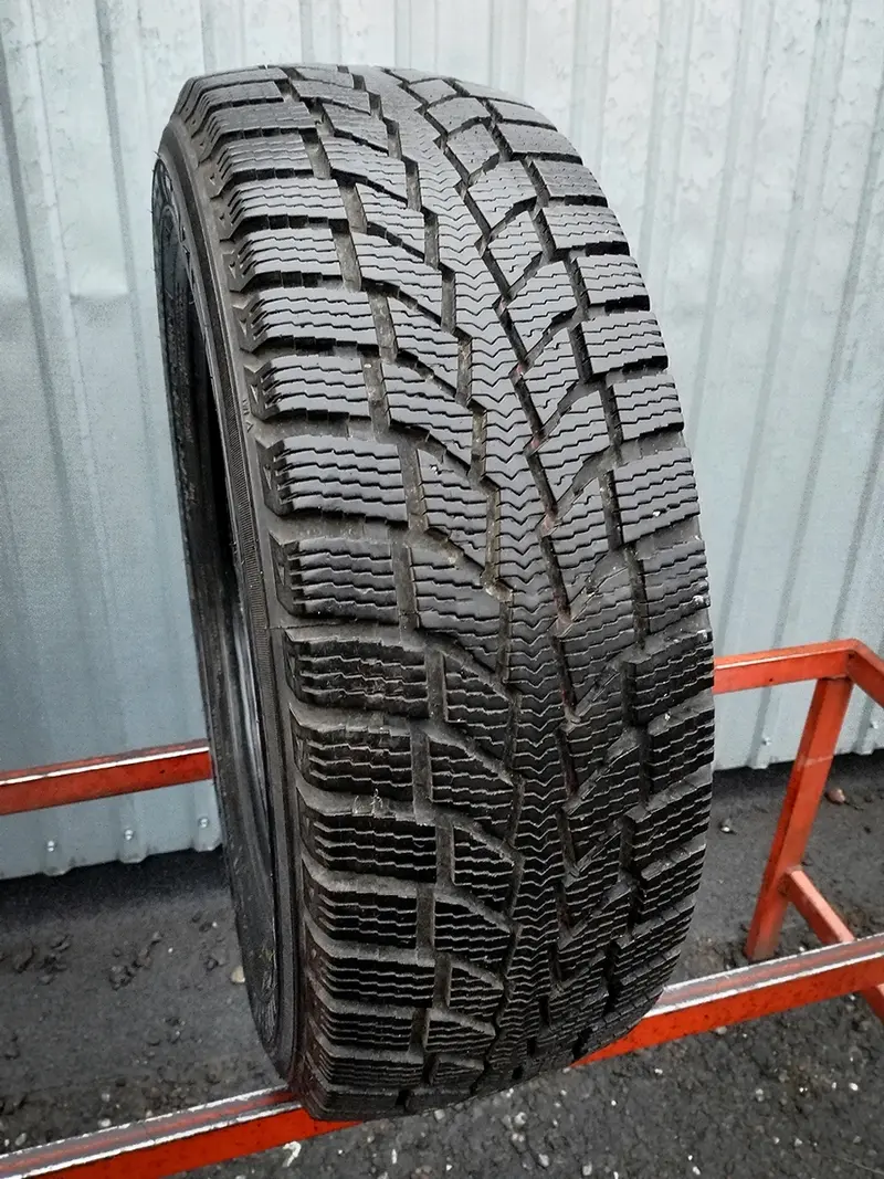 Б/у шина 205/65 R16C Nokian Hakkapeliitta CQ