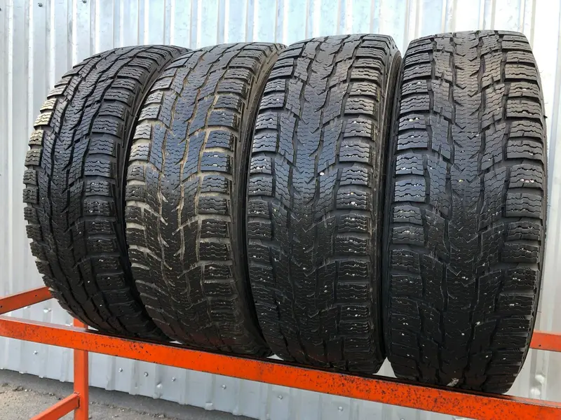 Комплект б/у шин 205/65 R16C Nokian Hakkapeliitta CR3