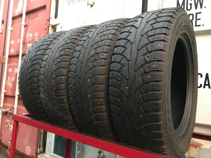 Комплект б/у шин 205/65 R16C Nokian Hakkapeliitta C VAN