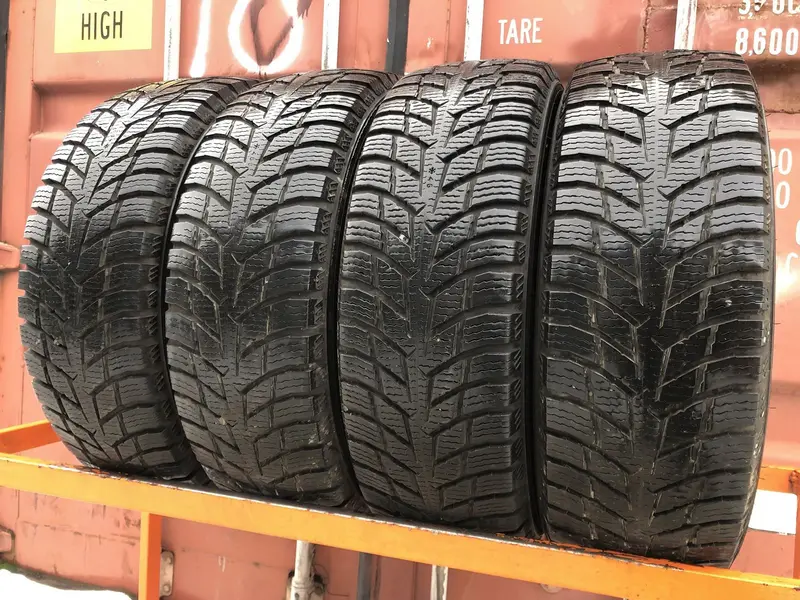 Комплект б/у шин 205/65 R16C Nokian Snowproof C