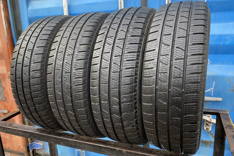 Комплект б/у шин 205/65 R16C Pirelli Carrier Winter