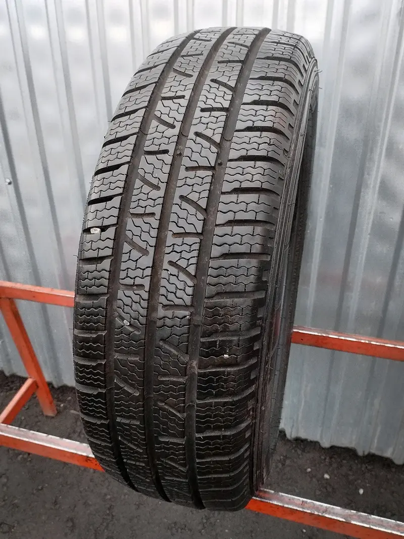 Б/у шина 205/65 R16C Pirelli Carrier Winter