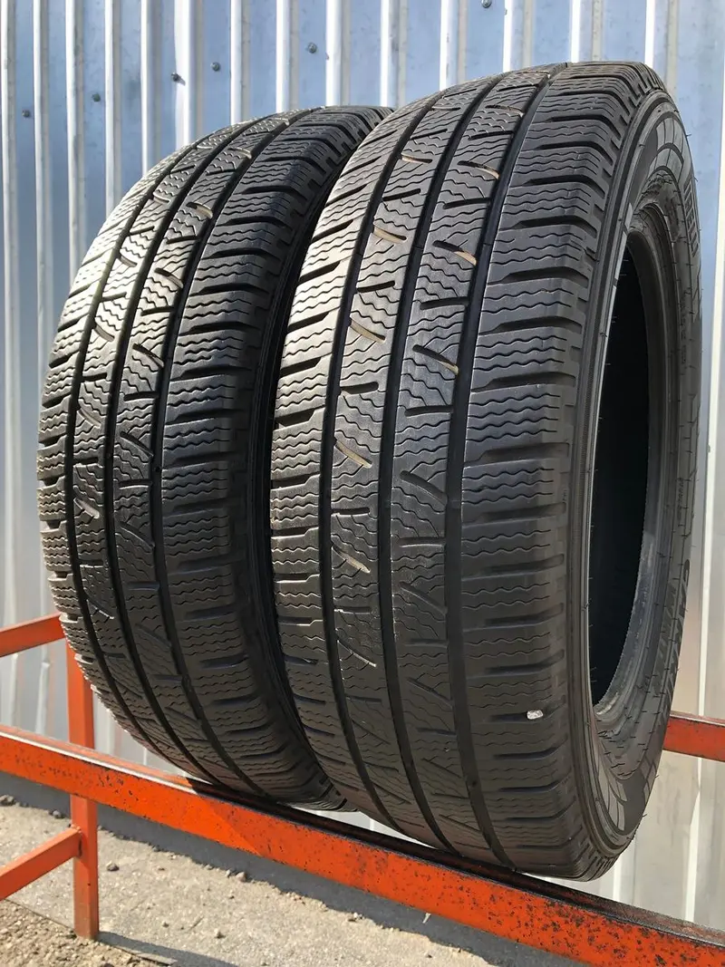 Пара б/у шин 205/65 R16C Pirelli Carrier Winter