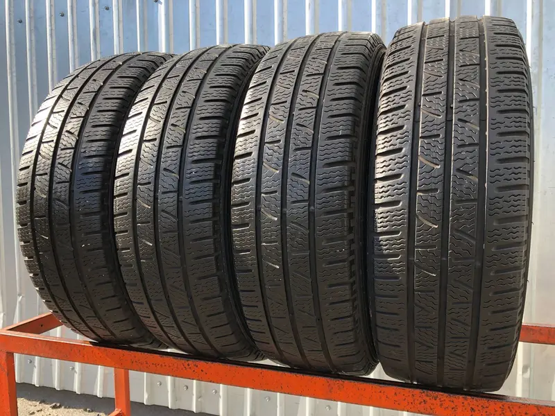 Комплект б/у шин 205/65 R16C Pirelli Carrier Winter