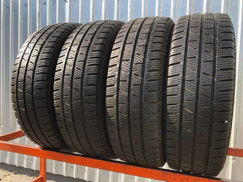Комплект б/у шин 205/65 R16C Pirelli Carrier Winter