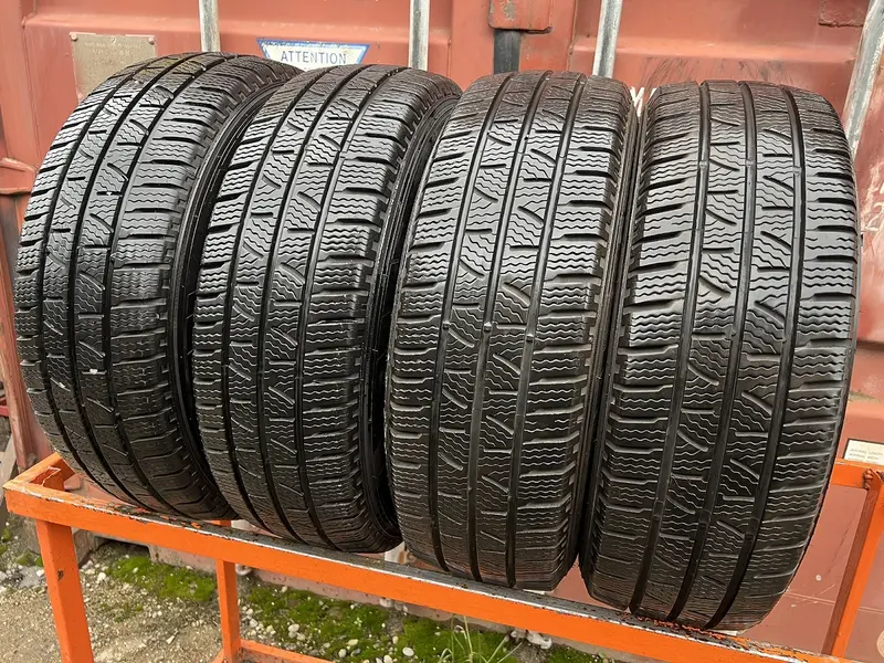 Комплект б/у шин 205/65 R16C Pirelli Carrier Winter