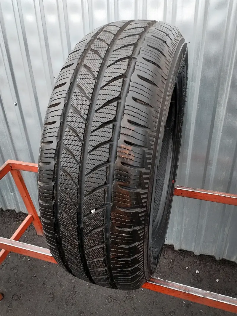 Б/у шина 205/65 R16C Yokohama W.drive WY01