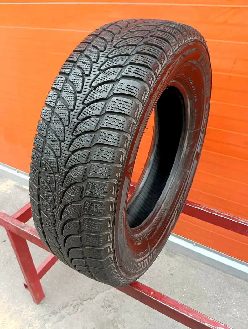 Б/у шина 205/70 R15 Bridgestone Blizzak LM-80 EVO