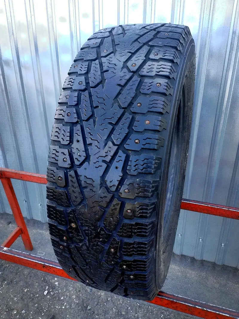 Б/у шина 205/70 R15C Nokian Hakkapeliitta C3