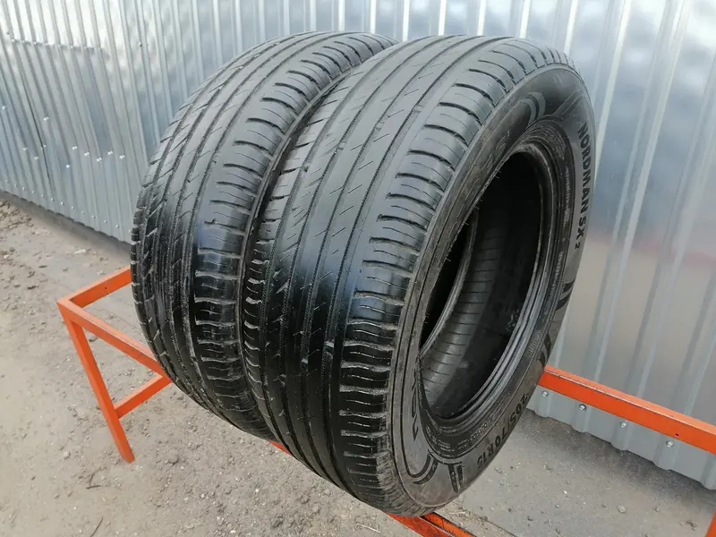 Пара б/у шин 205/70 R15 Nokian Nordman SX2
