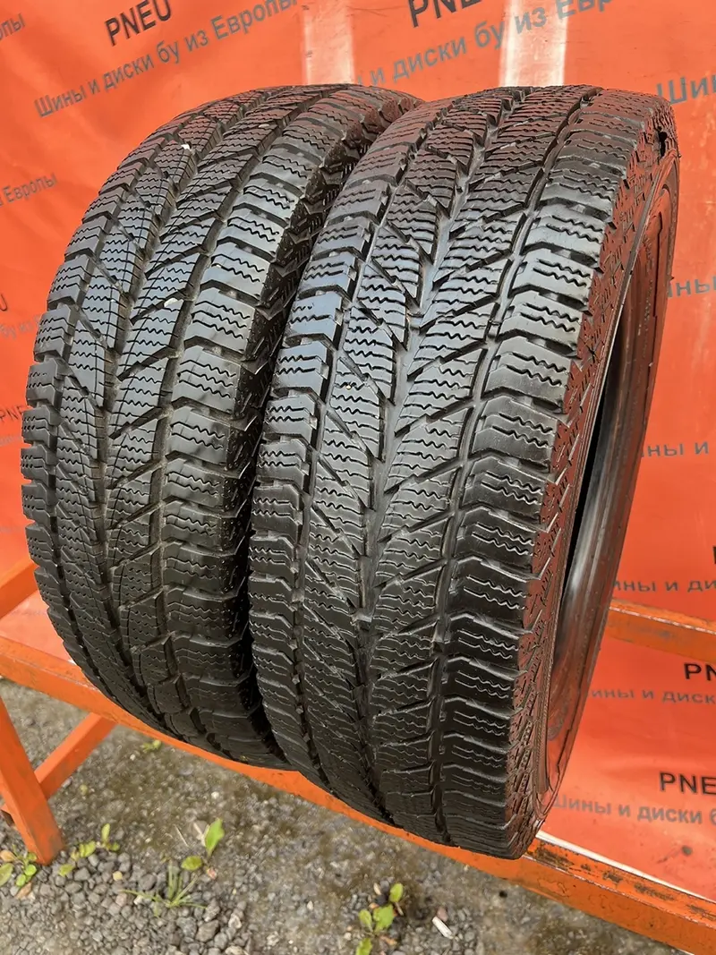 Пара б/у шин 205/70 R15C Uniroyal Snow Max 2