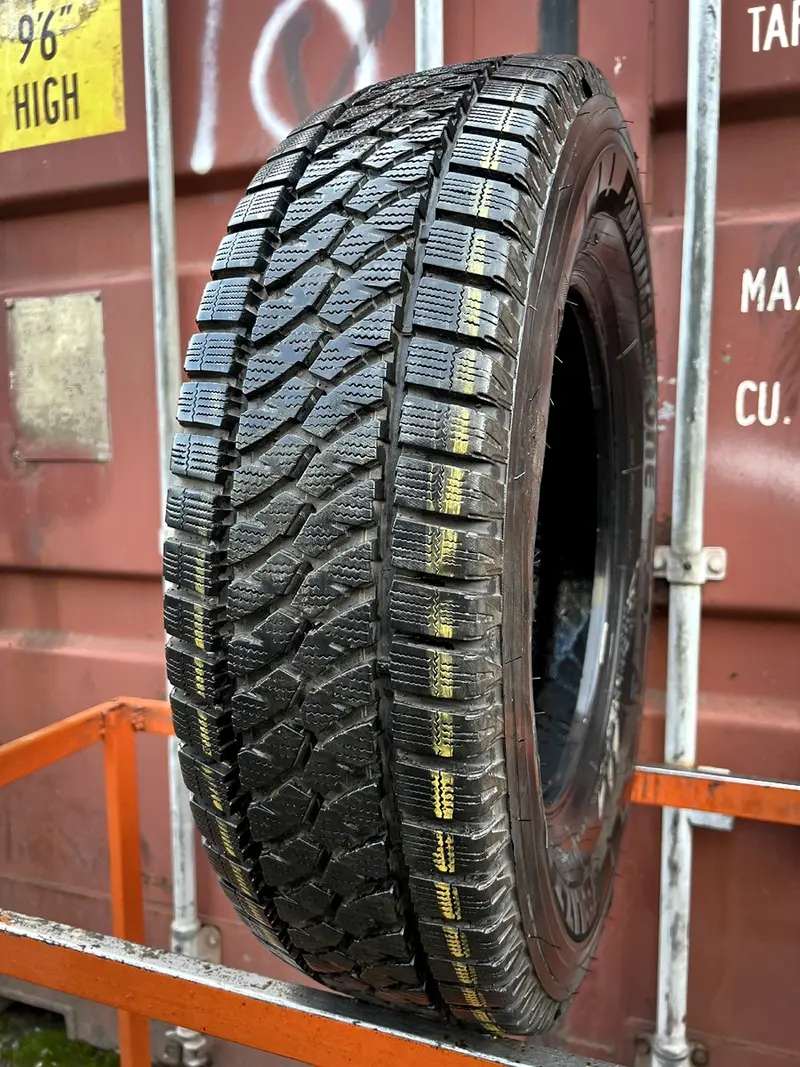Б/у шина 205/75 R16C Bridgestone Blizzak W810, фото 1