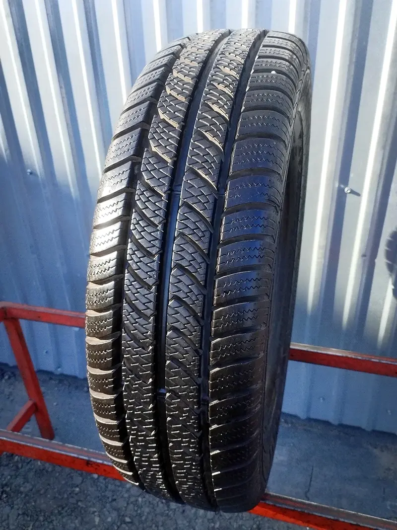 Б/у шина 205/75 R16C Continental VancoWinter 2