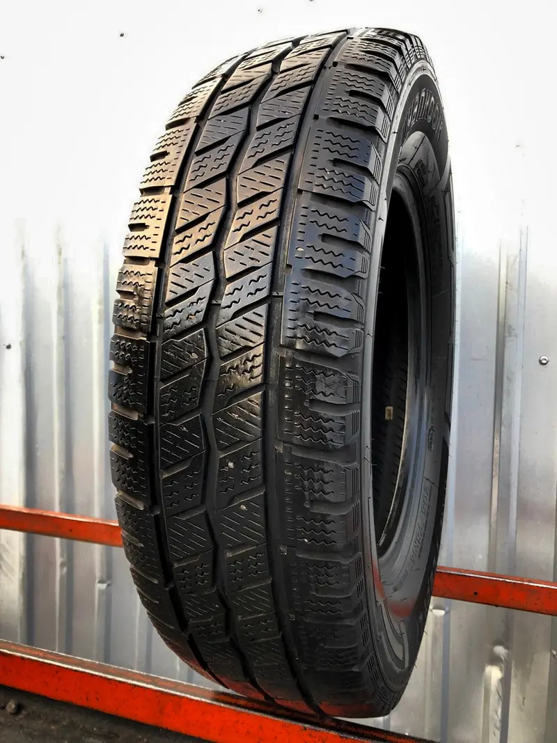 Б/у шина 205/75 R16C Hankook Winter i Cept LV RW12