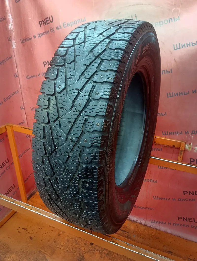 Б/у шина 205/75 R16C Nokian Hakkapeliitta C3