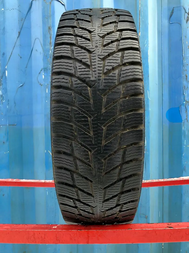 Б/у шина 205/75 R16C Nokian Snowproof C