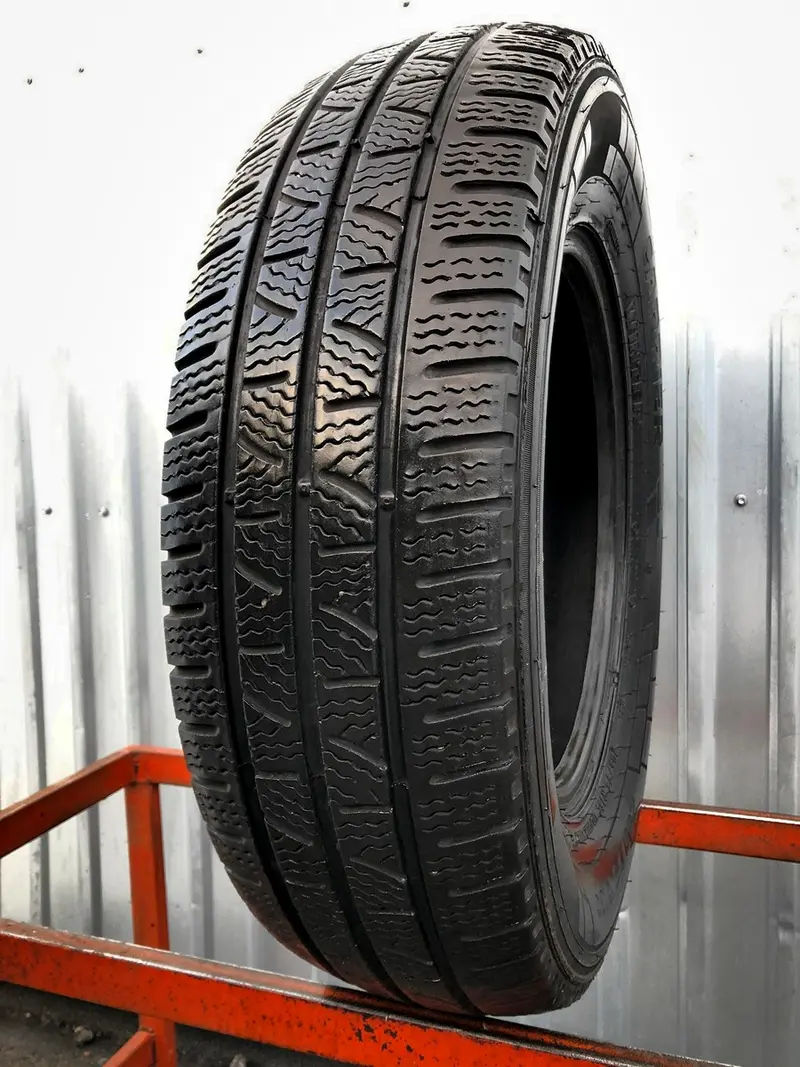 Б/у шина 205/75 R16C Pirelli Carrier Winter