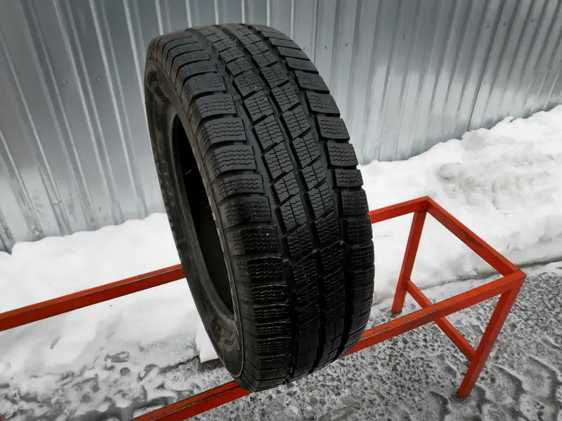 Б/у шина 205/75 R16C Uniroyal Snow Max