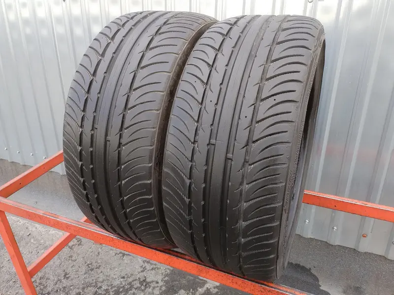 Пара б/у шин 215/35 R18 Kumho Ecsta SPT KU31