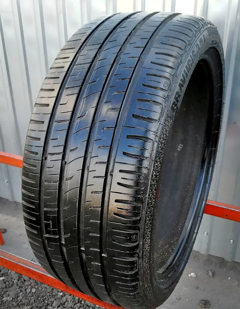 Б/у шина 215/40 R17 Barum Bravuris 3HM