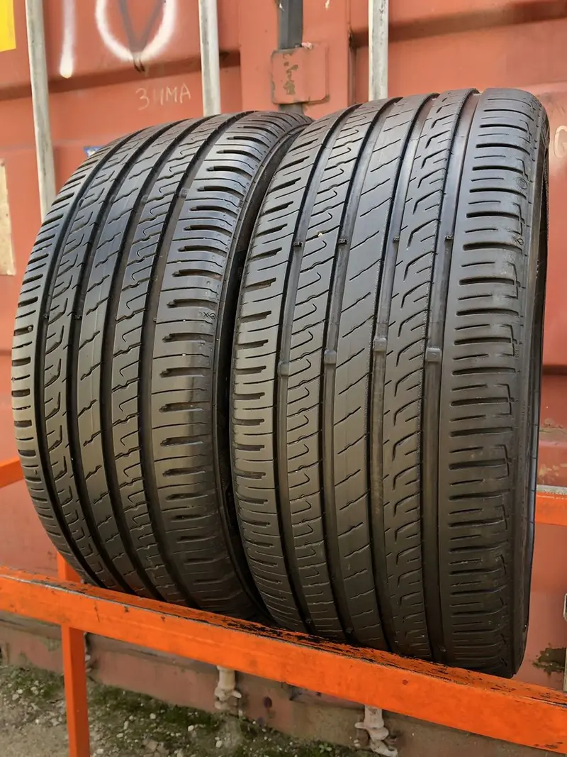 Пара б/у шин 215/40 R17 Barum Bravuris 5HM
