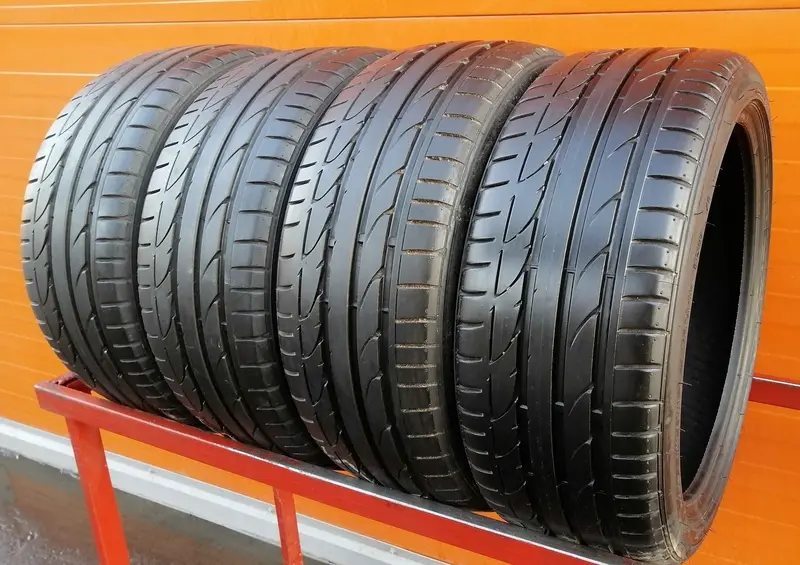 Комплект б/у шин 215/40 R17 Bridgestone Potenza S001