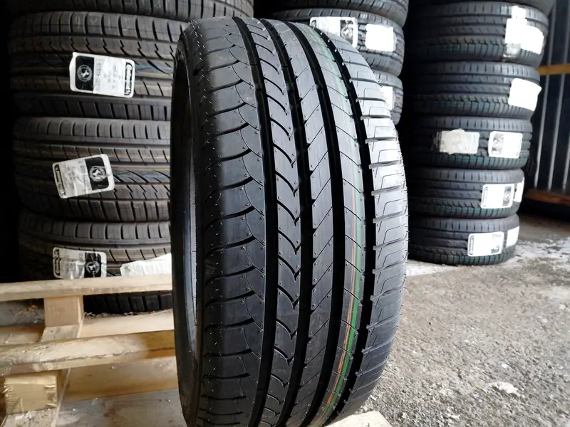 Новая шина 215/40 R17 Goodyear EfficientGrip