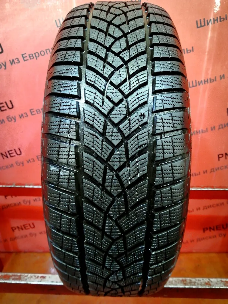 Б/у шина 215/40 R17 Goodyear Ultra Grip Performance +
