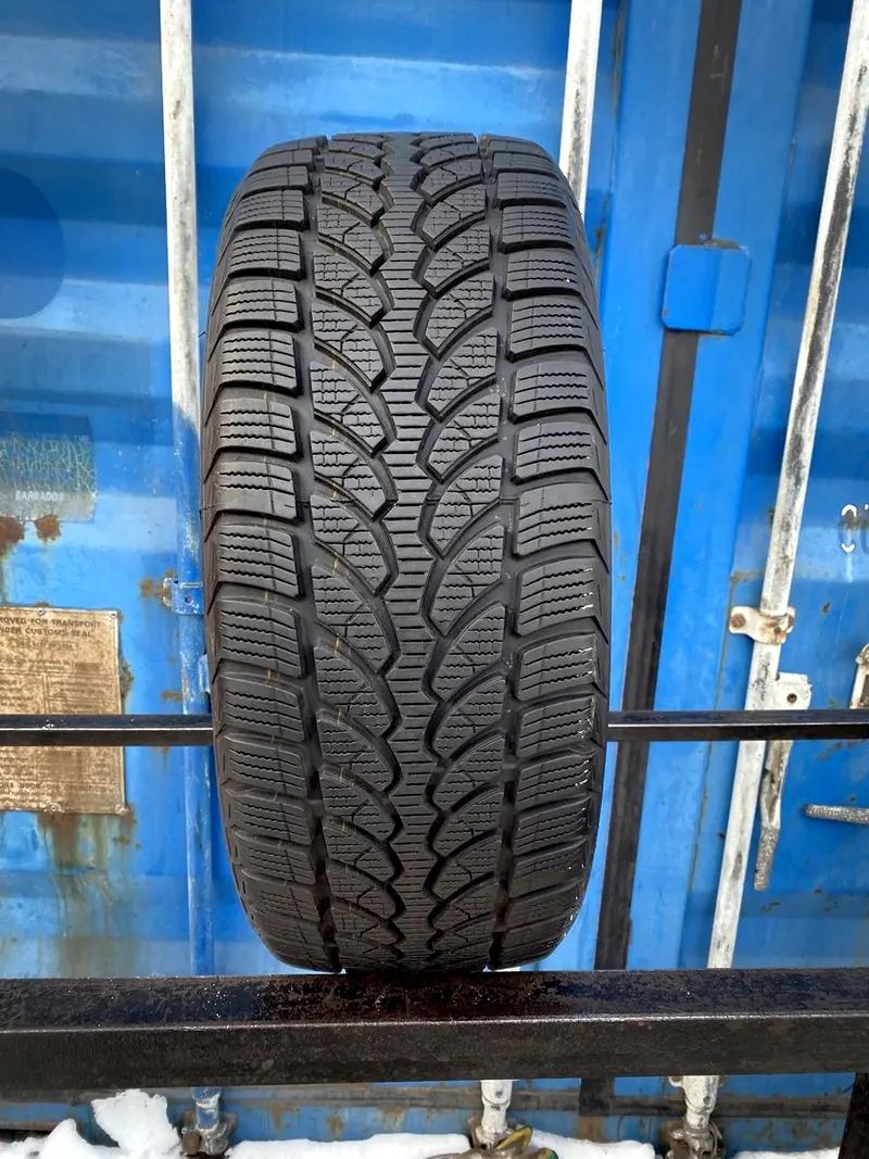 Б/у шина 215/40 R18 Bridgestone Blizzak LM32