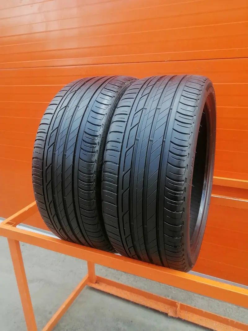 Пара б/у шин 215/40 R18 Bridgestone Turanza T001
