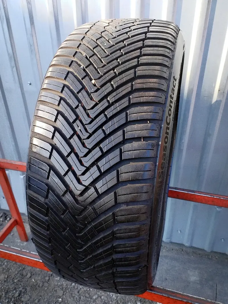 Б/у шина 215/40 R18 Continental AllSeasonContact