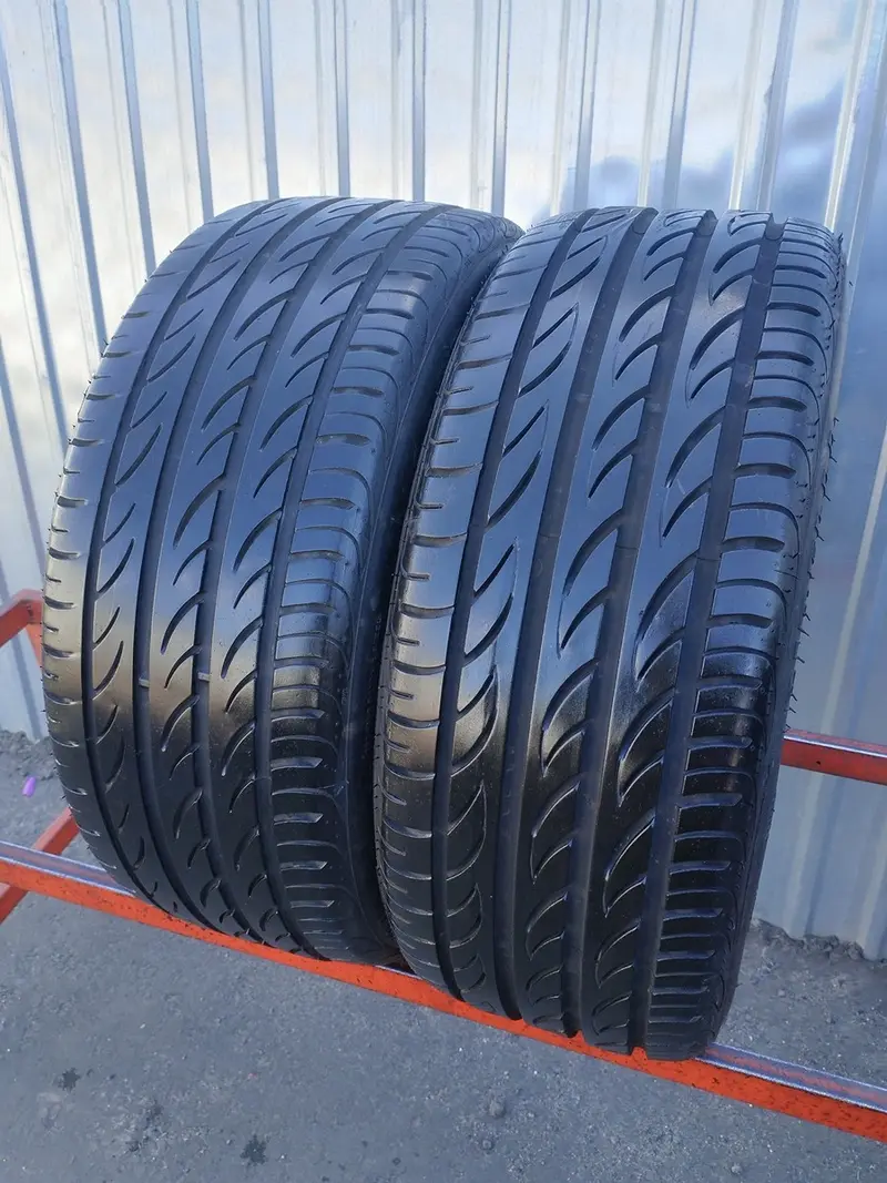 Пара б/у шин 215/40 R18 Pirelli P Zero Nero