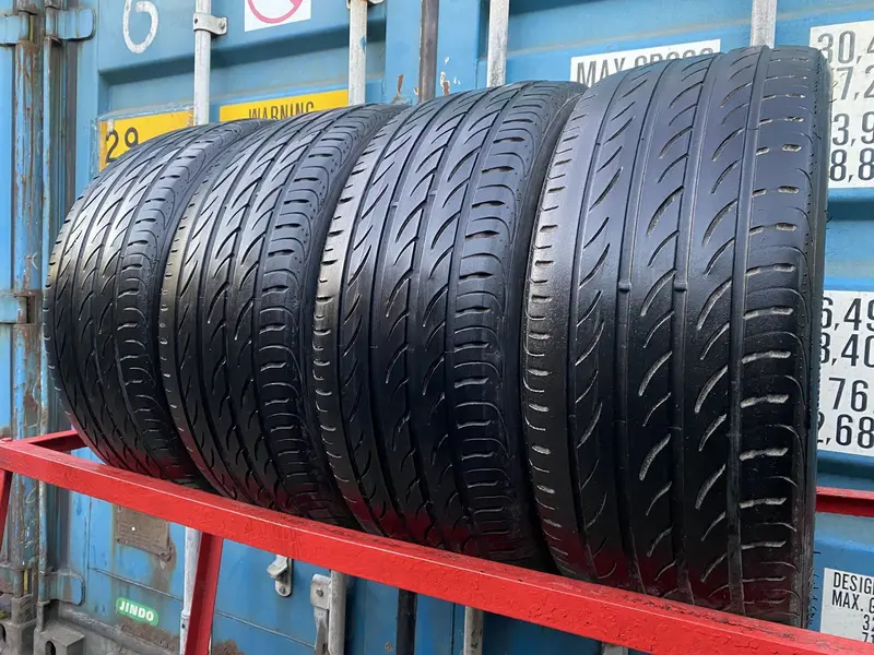 Комплект б/у шин 215/40 R18 Pirelli P Zero Nero